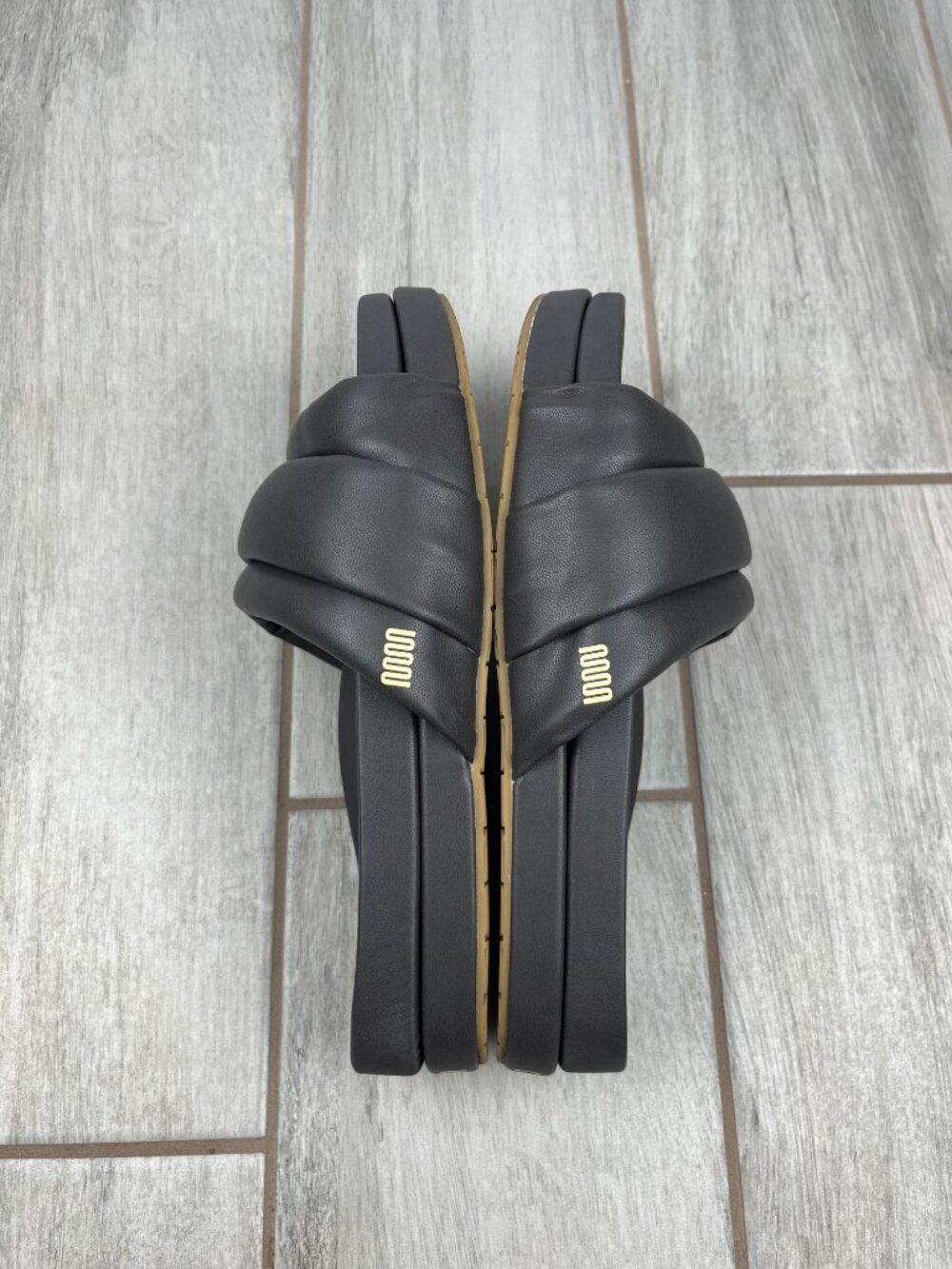Commbi Softie Slide Sandal Vegan Leather Unisex Faded Black Size 8 - Like New - Picture 5 of 16